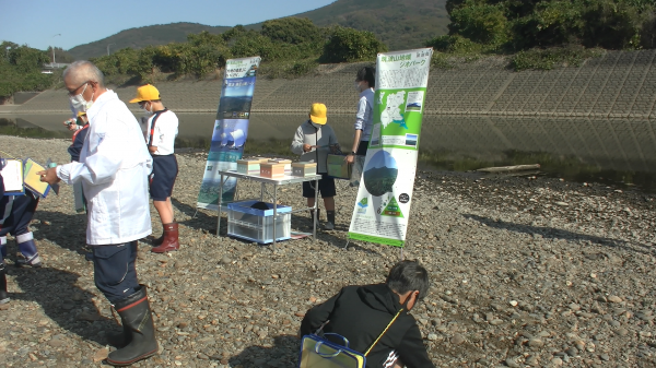 『2022-11-11-河原の石ころから過去の環境を考える河川環境学習を行いました！＠桜川中流2』の画像